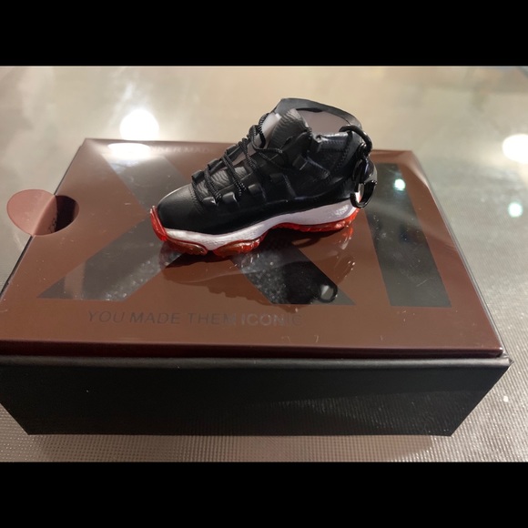 AirPod Case - Picture 3 of 9